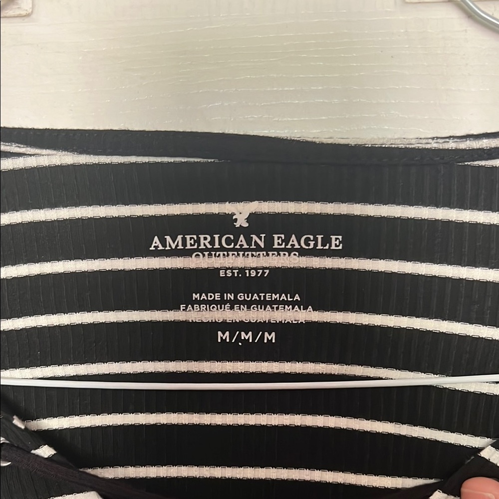 American Eagle Outfitters Black and White Short Sleeve Fitted T-Shirt - Picture 2 of 2